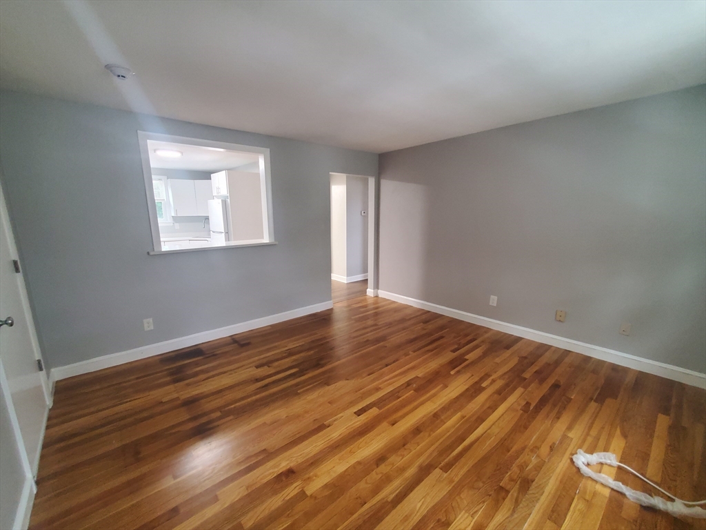 2 bed, 1 bath apartment for rent at 433A Sea St Unit 6, Quincy — photo 5 of 13
