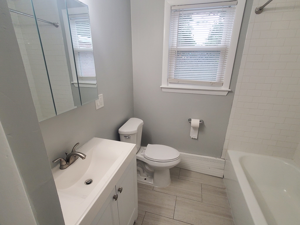 2 bed, 1 bath apartment for rent at 433A Sea St Unit 6, Quincy — photo 10 of 13