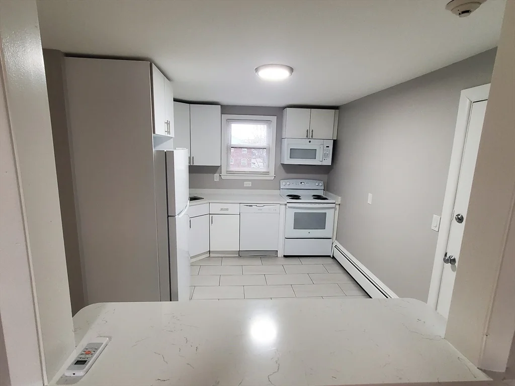 2 bed, 1 bath apartment for rent at 433B Sea St Unit 5, Adams Shore — photo 2 of 14