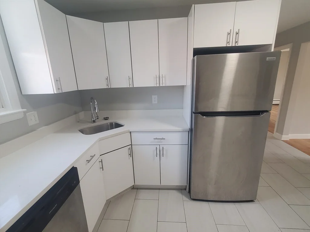 2 bed, 1 bath apartment for rent at 433B Sea St Unit 6, Adams Shore — photo 2 of 13