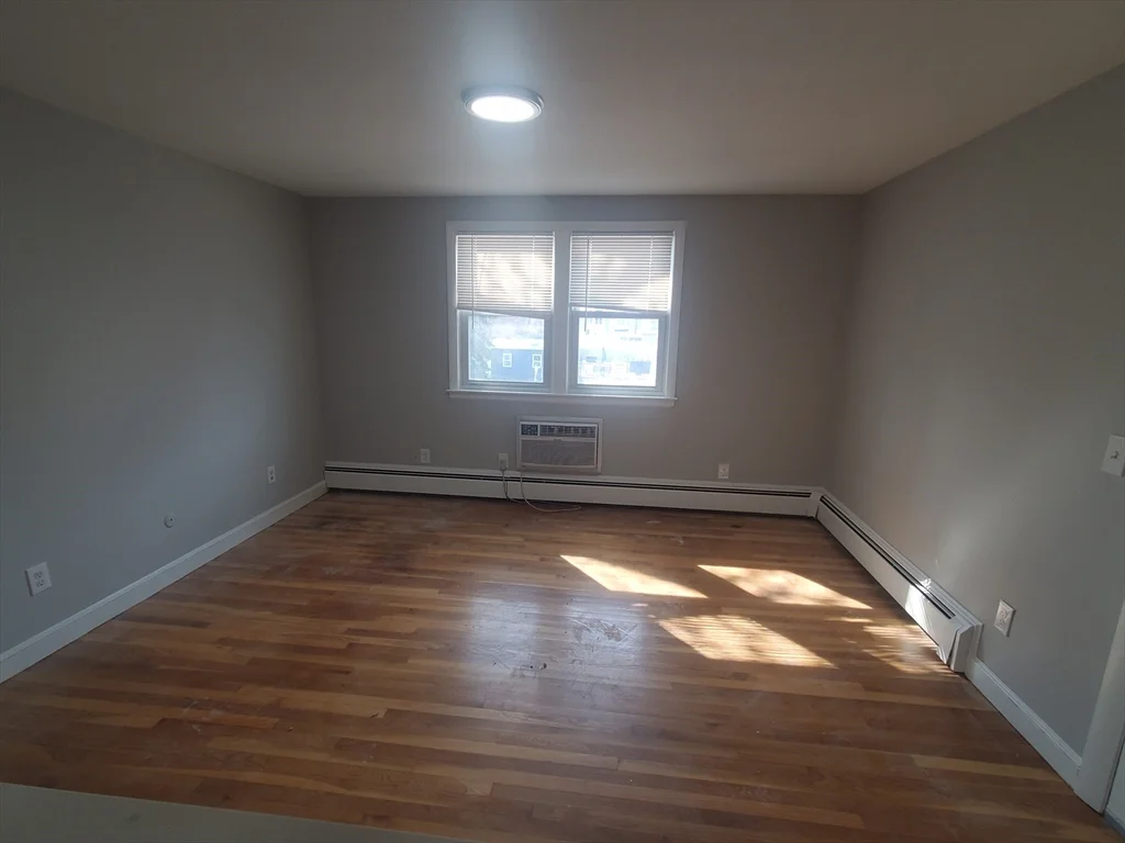 2 bed, 1 bath apartment for rent at 433B Sea St Unit 6, Adams Shore — photo 8 of 13