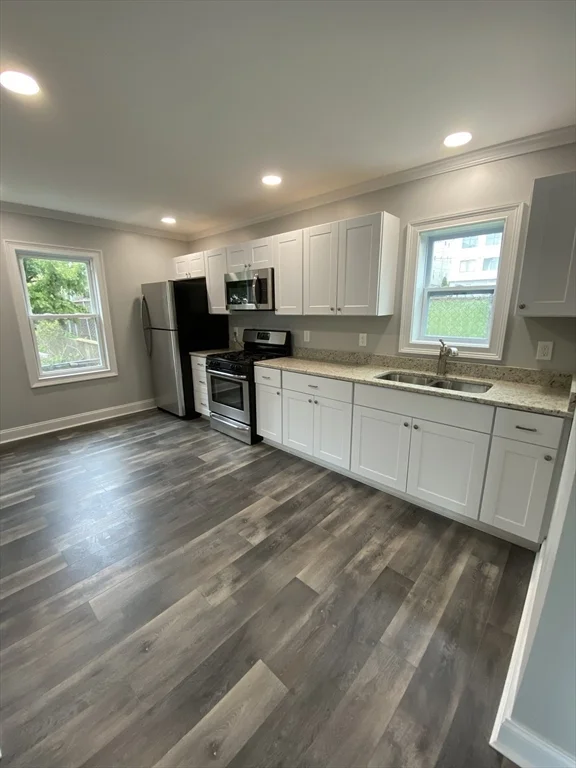 3 bed, 1 bath apartment for rent at 434 Alden St Unit 1, Fall River — photo 2 of 12