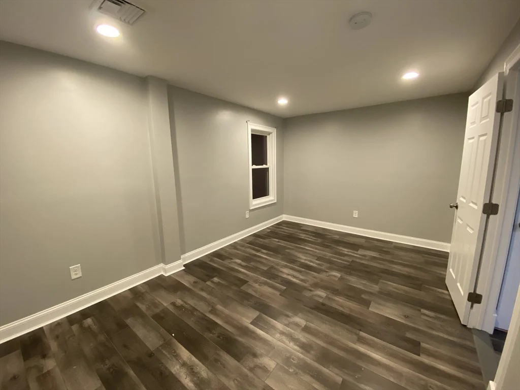 3 bed, 1 bath apartment for rent at 434 Alden St Unit 2, Fall River — photo 6 of 11