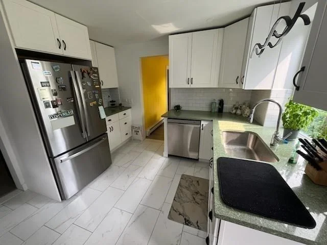 3 bed, 1 bath apartment for rent at 434 Circuit St Unit 434, Hanover — photo 3 of 14
