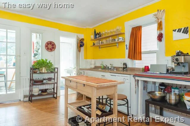 1 bed, 1 bath apartment for rent at 434 Franklin St Unit 2, Central Square — photo 6 of 18