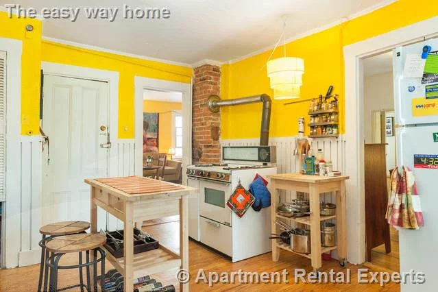 1 bed, 1 bath apartment for rent at 434 Franklin St Unit 2, Central Square — photo 5 of 18