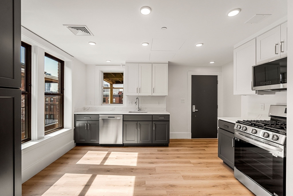 2 bed, 1 bath apartment for rent at 434 Mass Unit 1, Cambridgeport — photo 3 of 23