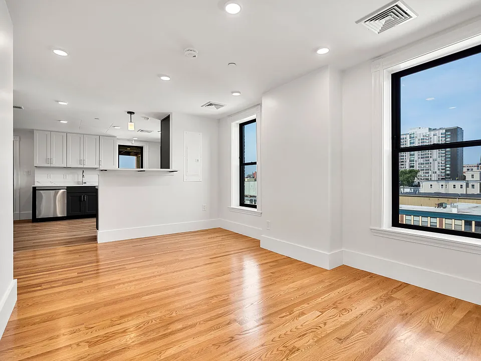 4 bed, 2 bath apartment for rent at 434 Massachusetts Ave Unit 2, South End — photo 4 of 16