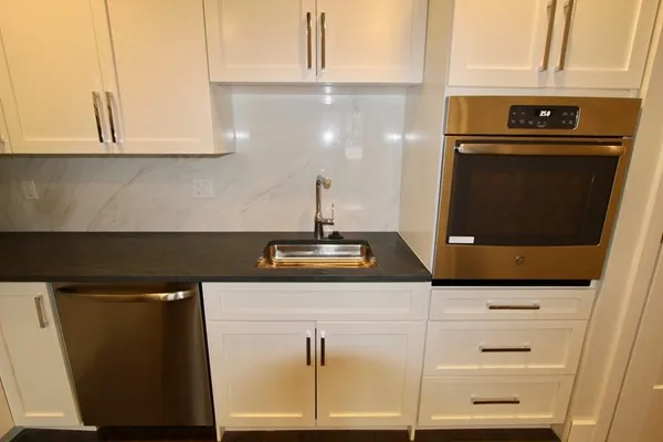 1 bed, 1 bath apartment for rent at 434 Mcgrath Highway Unit 213, Prospect Hill — photo 2 of 20