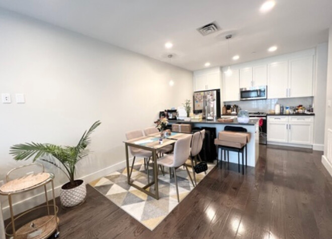 1.5 bed, 1 bath apartment for rent at 434 Mcgrath Highway Unit 411 Copy Copy, Prospect Hill — photo 1 of 15
