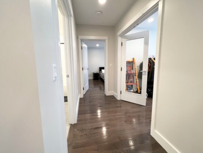 1.5 bed, 1 bath apartment for rent at 434 Mcgrath Highway Unit 411 Copy Copy, Prospect Hill — photo 4 of 15