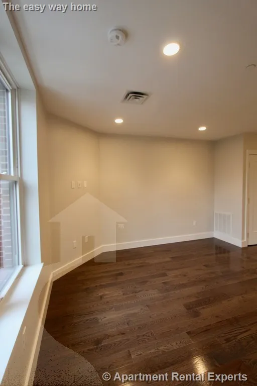 1 bed, 1 bath apartment for rent at 434 Mcgrath Hwy Unit 213, Prospect Hill — photo 4 of 10