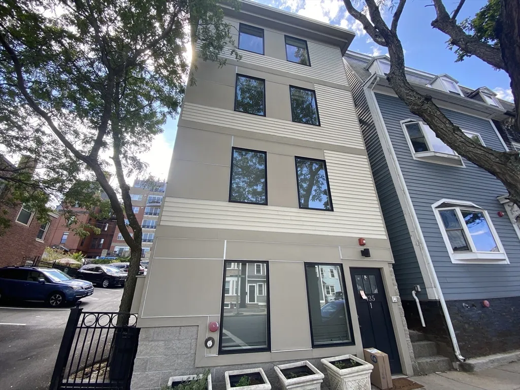 2 bed, 2 bath apartment for rent at 435 3rd St Unit 3, South Boston