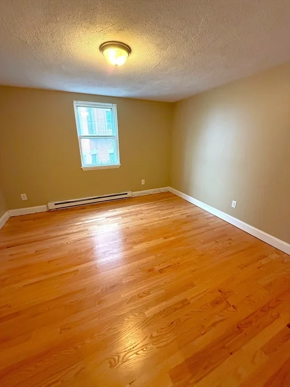 3 bed, 1 bath apartment for rent at 435 Essex Unit 5, Lynn — photo 4 of 6