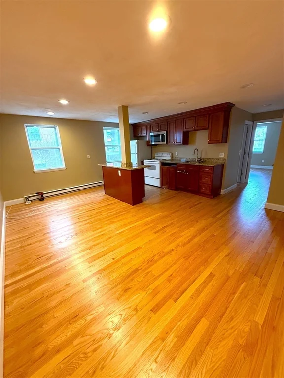 3 bed, 1 bath apartment for rent at 435 Essex Unit 5, Lynn — photo 3 of 6