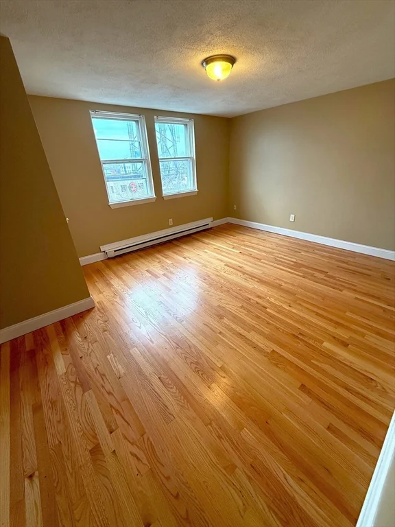 3 bed, 1 bath apartment for rent at 435 Essex Unit 5, Lynn — photo 5 of 6