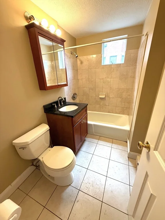 3 bed, 1 bath apartment for rent at 435 Essex Unit 5, Lynn — photo 6 of 6