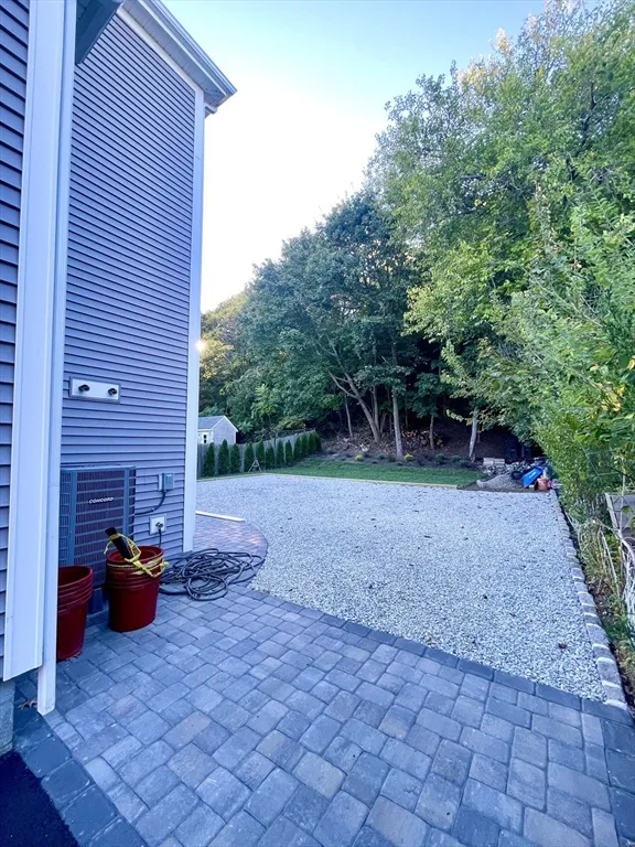 5 bed, 2 bath apartment for rent at 435 Newport Rd Unit 2, Strawberry Hill — photo 37 of 38