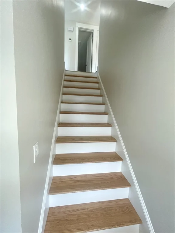 5 bed, 2 bath apartment for rent at 435 Newport Rd Unit 2, Strawberry Hill — photo 16 of 38