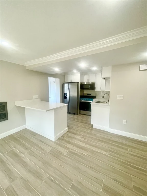 5 bed, 2 bath apartment for rent at 435 Newport Rd Unit 2, Strawberry Hill — photo 5 of 38