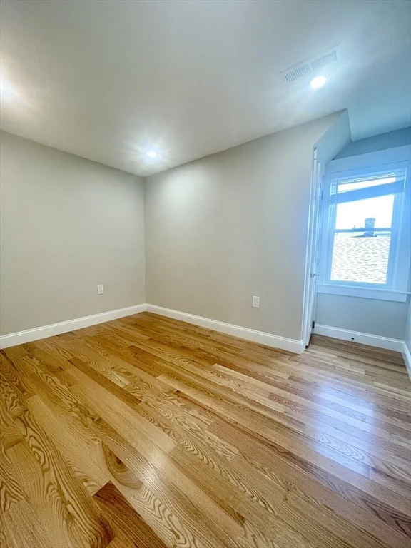 5 bed, 2 bath apartment for rent at 435 Newport Rd Unit 2, Strawberry Hill — photo 30 of 38