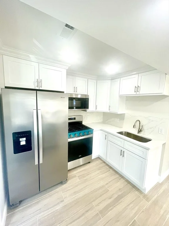 5 bed, 2 bath apartment for rent at 435 Newport Rd Unit 2, Strawberry Hill — photo 2 of 38