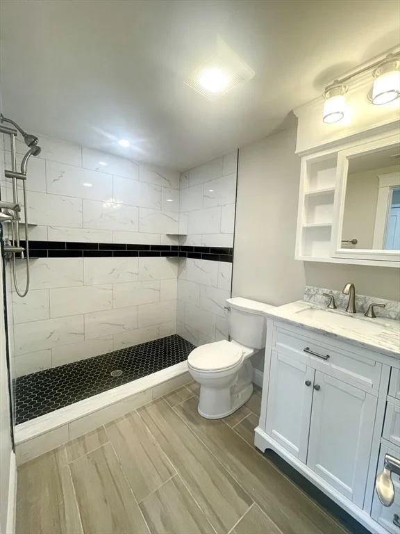 5 bed, 2 bath apartment for rent at 435 Newport Rd Unit 2, Strawberry Hill — photo 21 of 38