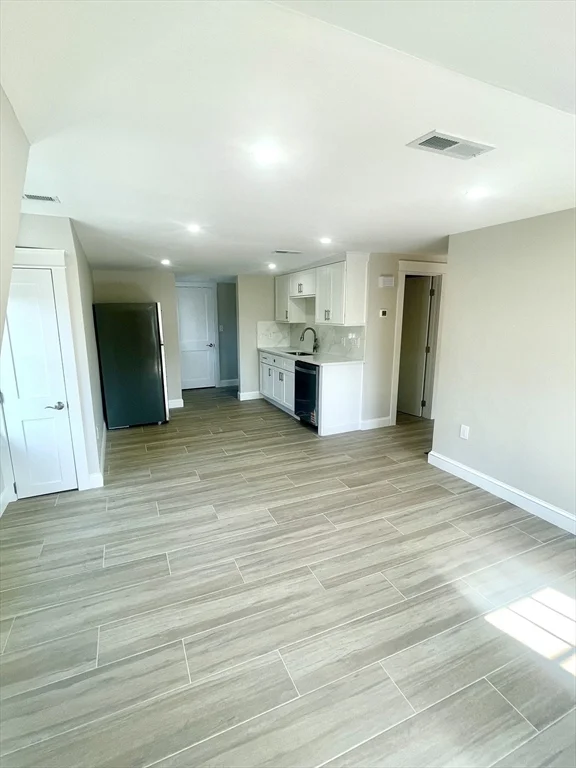 5 bed, 2 bath apartment for rent at 435 Newport Rd Unit 2, Strawberry Hill — photo 18 of 38