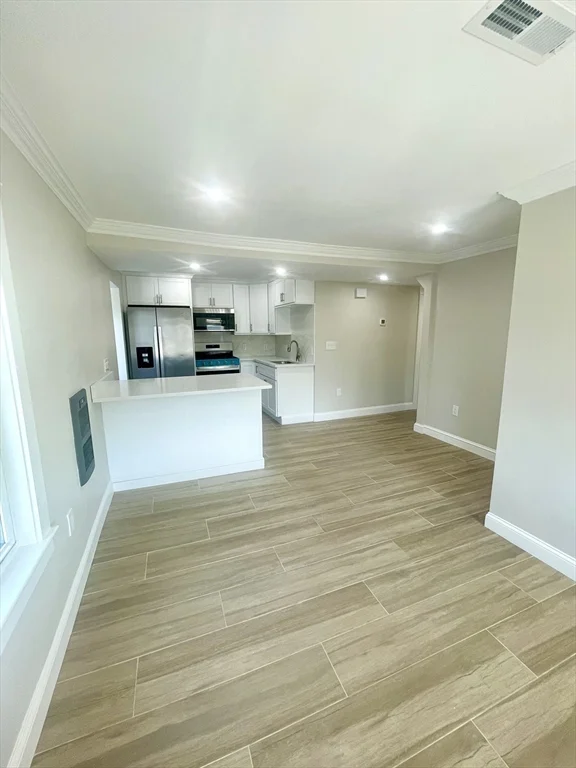 5 bed, 2 bath apartment for rent at 435 Newport Rd Unit 2, Strawberry Hill — photo 6 of 38