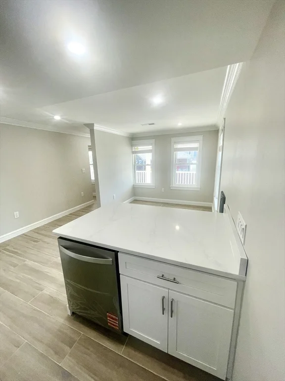 5 bed, 2 bath apartment for rent at 435 Newport Rd Unit 2, Strawberry Hill — photo 4 of 38