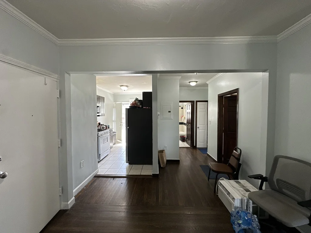 4 bed, 1 bath apartment for rent at 435 Walnut Ave Unit 10, Jamaica Plain — photo 3 of 18