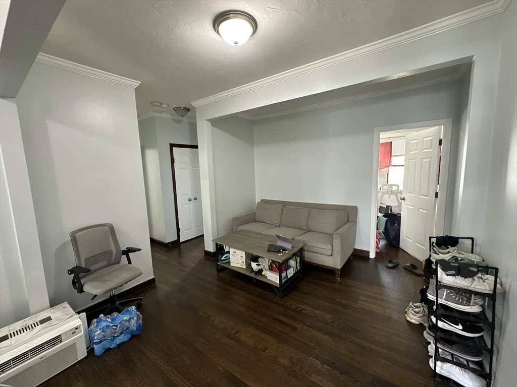 4 bed, 1 bath apartment for rent at 435 Walnut Ave Unit 10, Jamaica Plain — photo 1 of 18