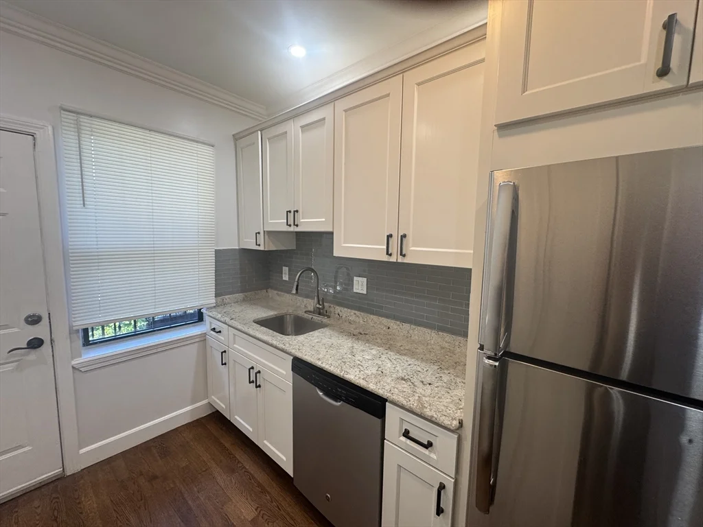 1 bed, 1 bath apartment for rent at 435 Walnut Ave Unit 4, Jamaica Plain — photo 2 of 6
