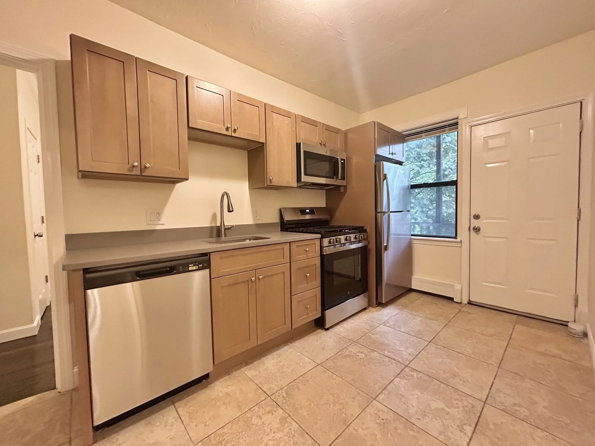 4 bed, 1 bath apartment for rent at 435 Walnut Ave Unit 6, Jamaica Plain — photo 2 of 12