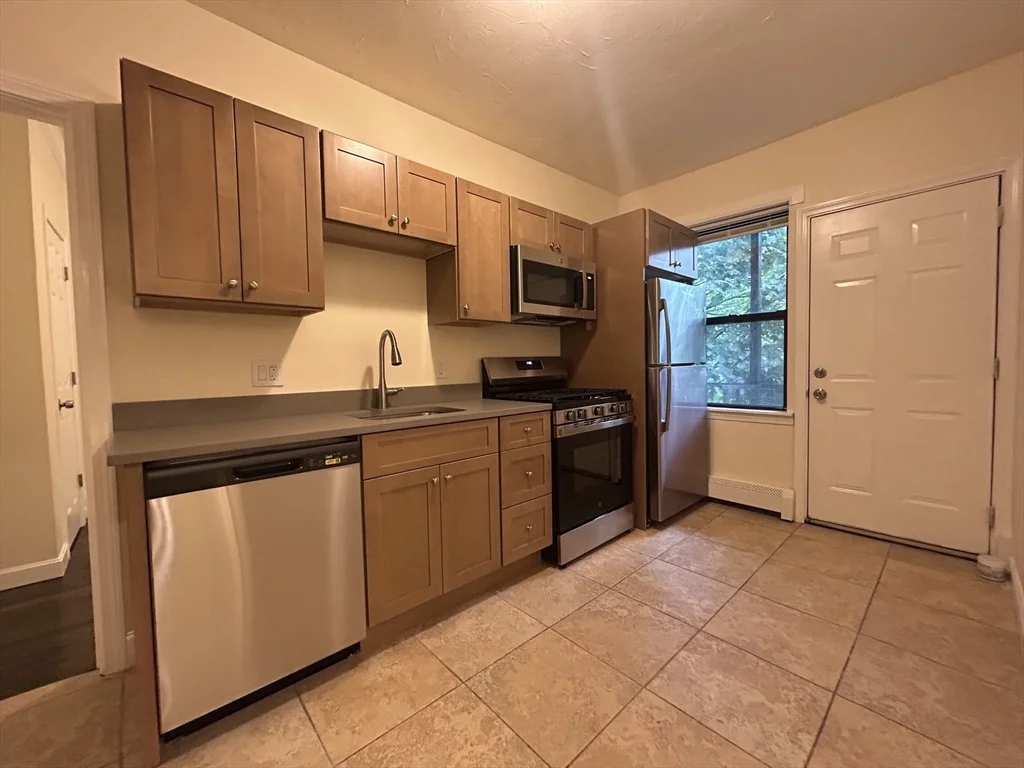 4 bed, 1 bath apartment for rent at 435 Walnut Ave Unit 6, Jamaica Plain