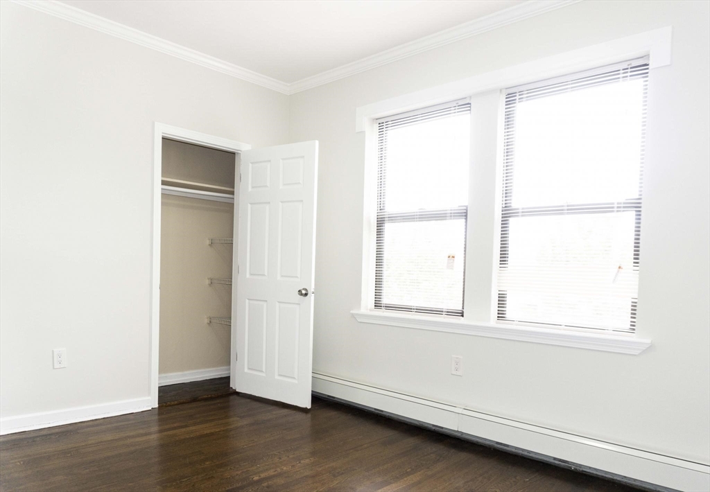 4 bed, 1 bath apartment for rent at 435 Walnut Ave Unit 9, Roxbury — photo 5 of 10