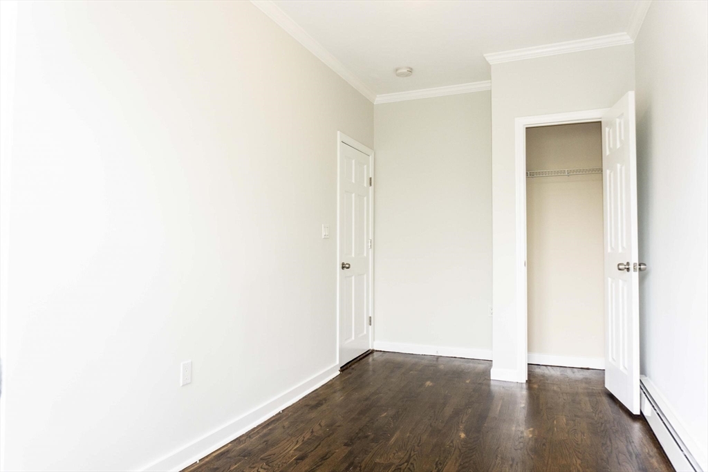 4 bed, 1 bath apartment for rent at 435 Walnut Ave Unit 9, Roxbury — photo 6 of 10