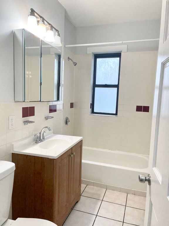 4 bed, 1 bath apartment for rent at 435 Walnut Ave Unit 9, Roxbury — photo 9 of 10