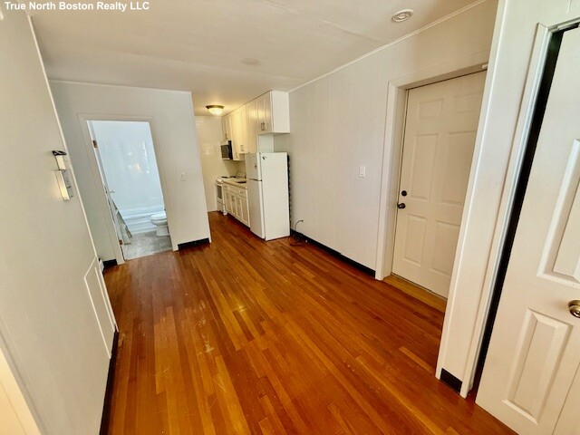 Studio bed, 1 bath apartment for rent at 436 Commercial St Unit 1, North End — photo 2 of 8
