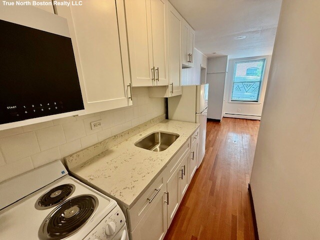 Studio bed, 1 bath apartment for rent at 436 Commercial St Unit 1, North End — photo 4 of 8