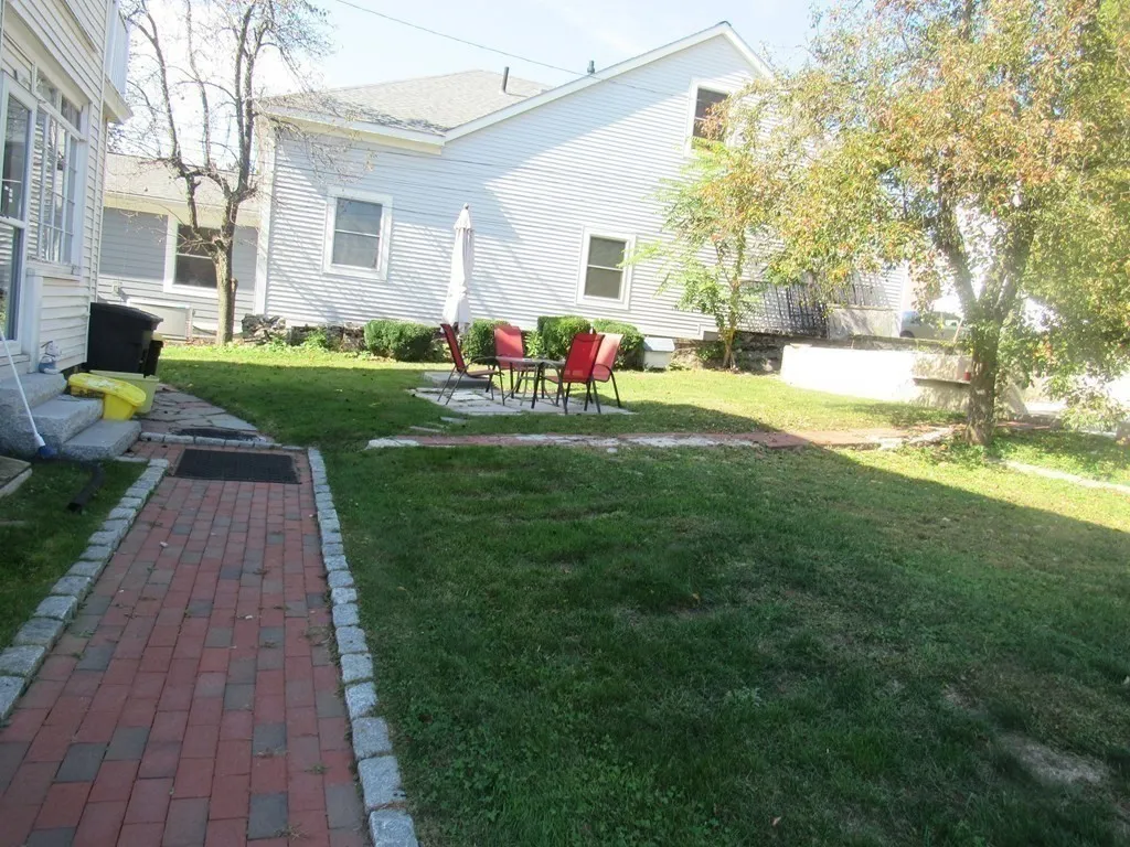 3 bed, 1 bath apartment for rent at 436 Shrewsbury St Unit 1, Shrewsbury Street — photo 3 of 6