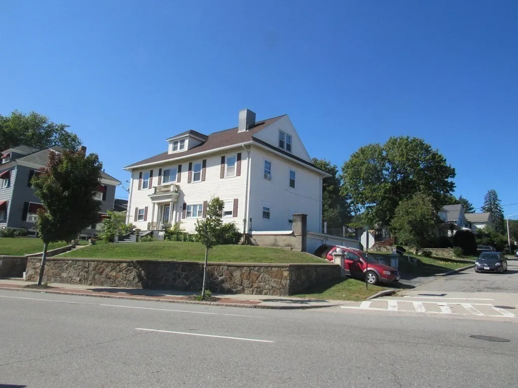 3 bed, 1 bath apartment for rent at 436 Shrewsbury St Unit 1, Shrewsbury Street — photo 1 of 6