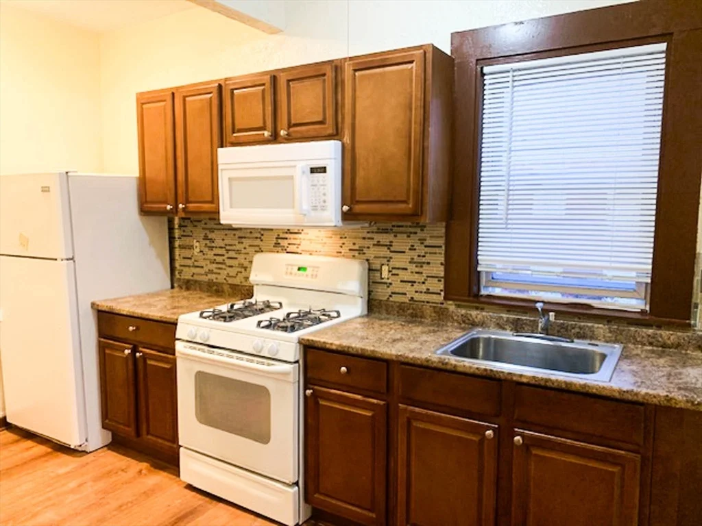 2 bed, 1 bath apartment for rent at 436 Warren Ave Unit 1F, Brockton — photo 12 of 14