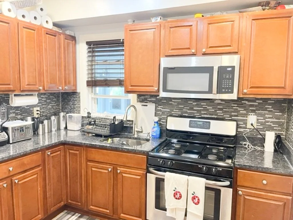 2 bed, 1 bath apartment for rent at 436 Warren Ave Unit 1R, Brockton — photo 2 of 14