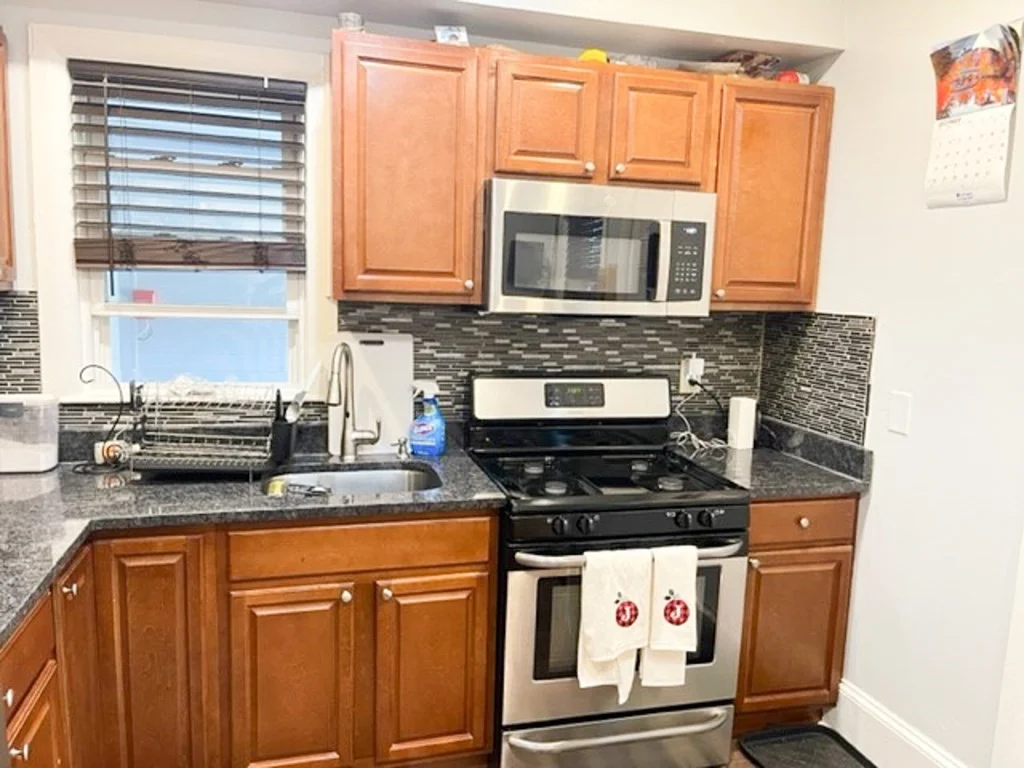2 bed, 1 bath apartment for rent at 436 Warren Ave Unit 1R, Brockton — photo 1 of 14
