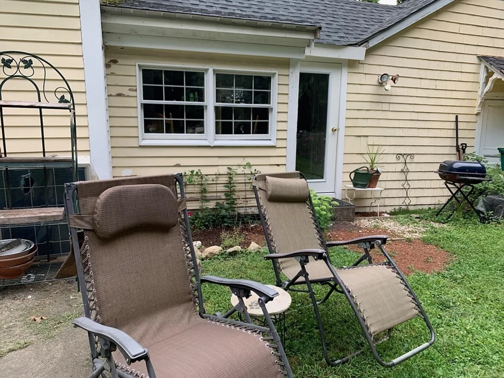 2 bed, 1 bath apartment for rent at 437 North Washington St Unit 1, North Attleboro — photo 2 of 15