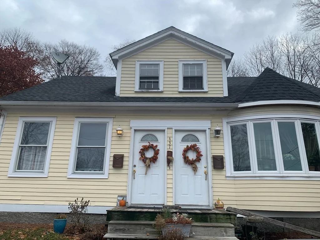2 bed, 1 bath apartment for rent at 437 North Washington St Unit 1, North Attleboro — photo 1 of 15