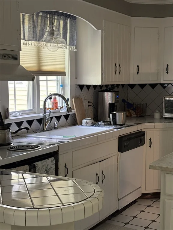 2 bed, 1 bath apartment for rent at 437 North Washington St Unit 1, North Attleboro — photo 3 of 15