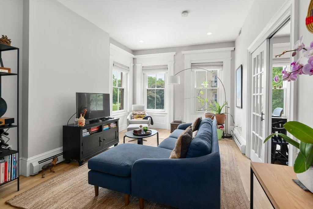 1 bed, 1 bath apartment for rent at 437 Shawmut Ave Unit 2, South End — photo 1 of 21