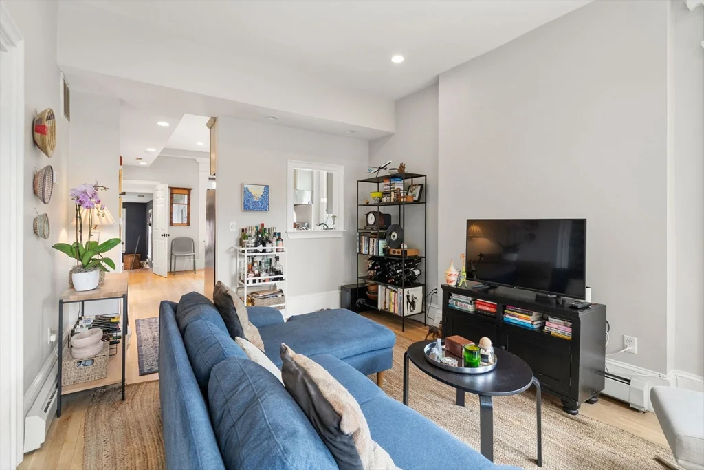 1 bed, 1 bath apartment for rent at 437 Shawmut Ave Unit 2, South End — photo 2 of 21